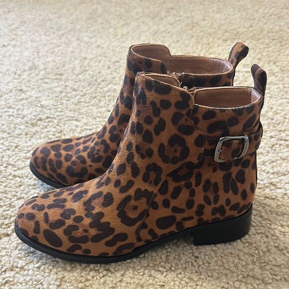 NWOT Masseys Leopard Print Ankle Boots - Picture 1 of 6